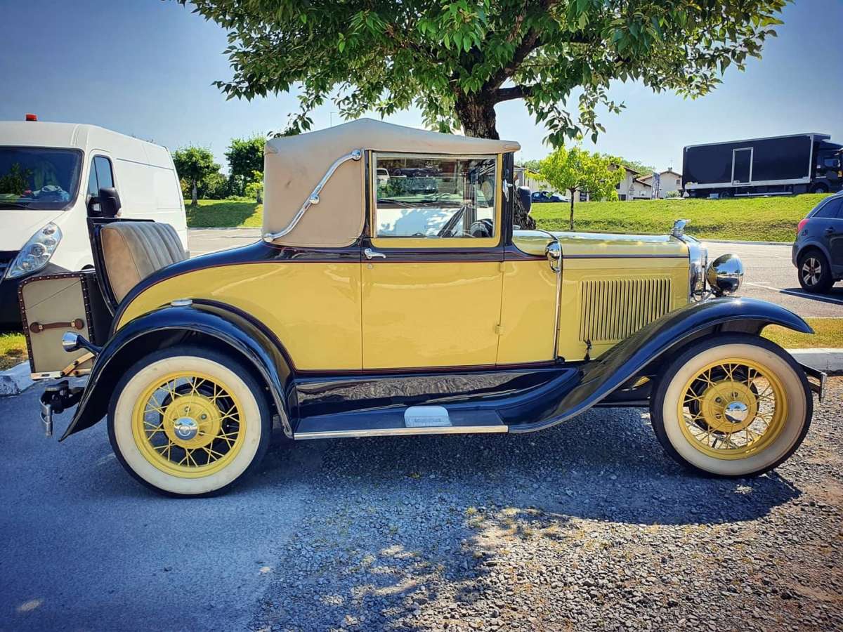 Ford A Cabriolet de 1930 lateral droit