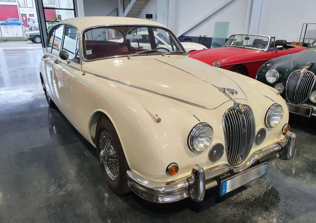 Jaguar Mark II 3.8 de 1962 3/4 avant droit